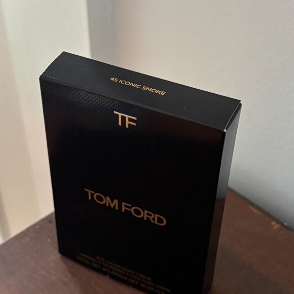 NEW Tom Ford Eye Color Quad Crème Eyeshadow in 45 Iconic Smoke - Picture 3 of 7